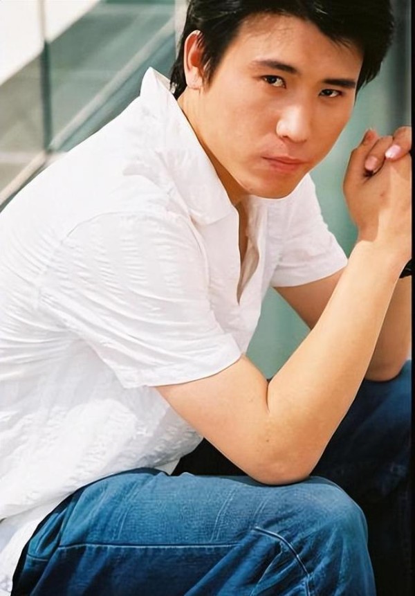 星二代颜气场碰撞：李乃文婚变揭秘