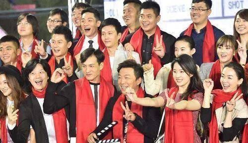 刘亦菲和黄渤是同班同学吗 刘亦菲和黄渤是同一个班的吗