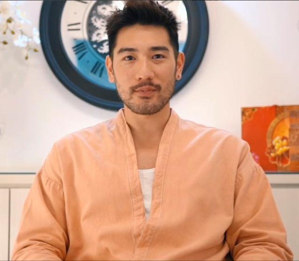 高以翔哥哥晒生活近照，兄弟俩越发相似认不出，家族基因过于强大