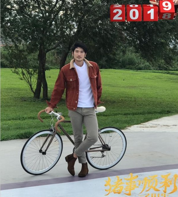 高以翔哥哥晒生活近照，兄弟俩越发相似认不出，家族基因过于强大