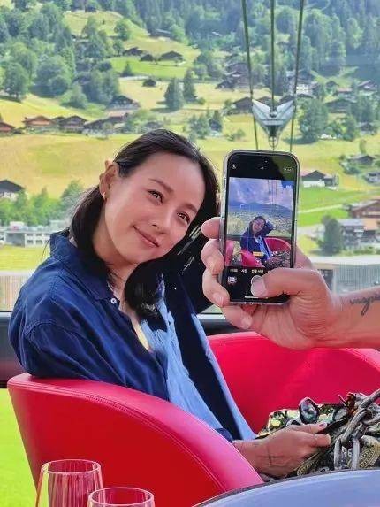 结婚10年的明星夫妻，共赴甜蜜之旅