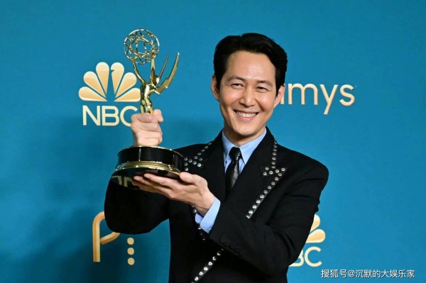 49岁韩国影帝李政宰，携三星前太子妃走红毯