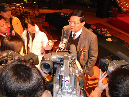 中韩全明星赛胡卫东身兼两任老蒋欲续写克韩神话