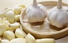 山东蒜价崩到1元！种植户蹲地头抽烟，这坎儿咋过？