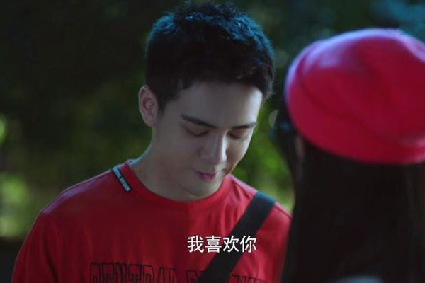 带着爸爸去留学武丹丹喜欢黄小栋吗 两人之间不算是爱情 影视剧情