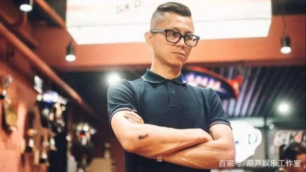 车评人陈震力挺特斯拉，直指林志颖开车未系安全带-有驾