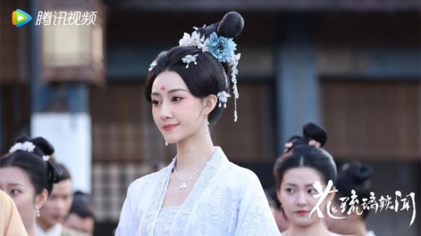 焦钰《花琉璃轶闻》开播 化身古代追星少女