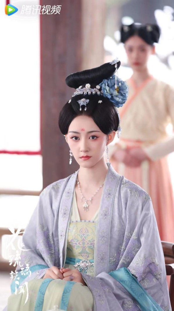 焦钰《花琉璃轶闻》开播 化身古代追星少女