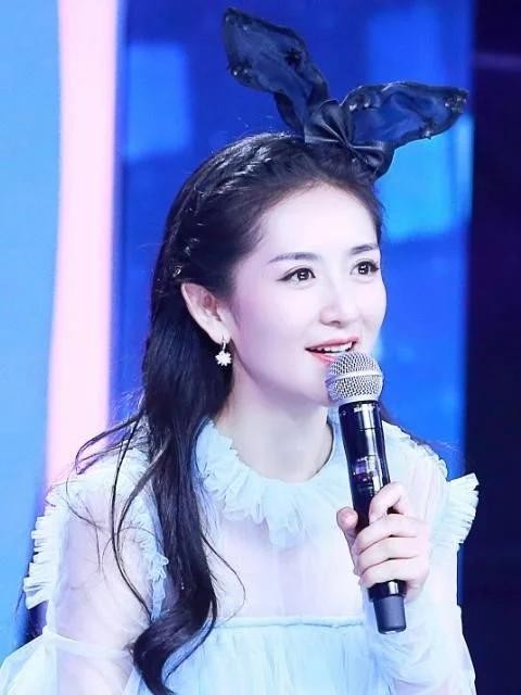蔡徐坤为何叫谢娜师傅，本以为只是客套话，得知原因：感情真好！