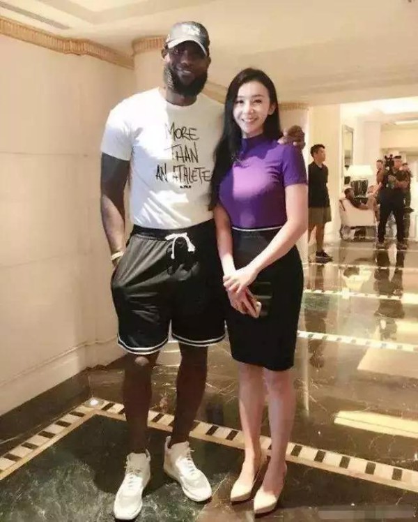 詹姆斯中国行, 最悲催的就是美娜了, 而新赛季美娜将会更加尴尬