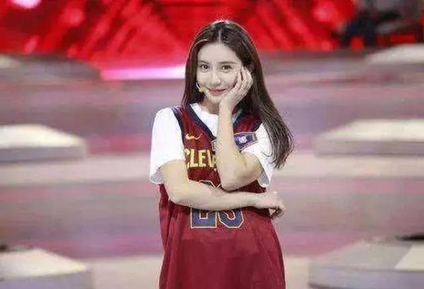 詹姆斯中国行, 最悲催的就是美娜了, 而新赛季美娜将会更加尴尬
