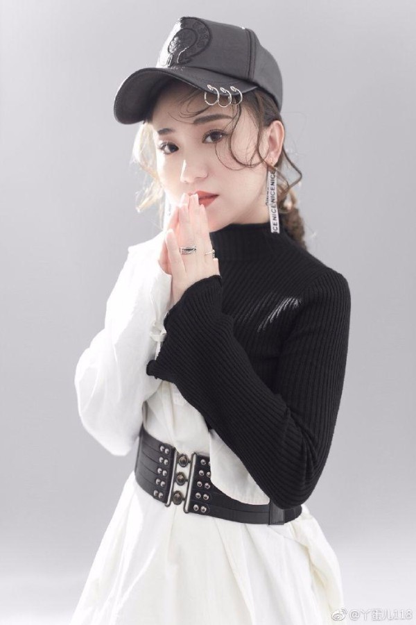 丫蛋承认已与赵本山徒弟离婚，可争议的是Y蛋算不算“喜剧一线”