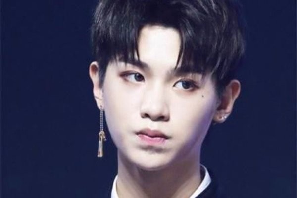 justin黄明昊女朋友标准 黄明昊还没成人不早恋