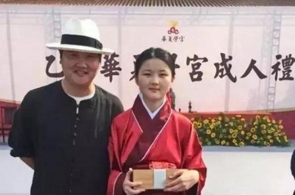 黄明昊孙楠生日相隔一天，结果却天壤之别，一人上热搜一人无祝福