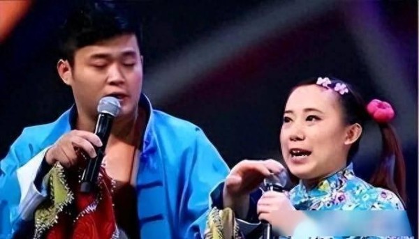 赵本山“最惨徒弟”：妻子一夜成名后改嫁，他如今咋样了