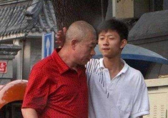张一山暂退娱乐圈,神秘爸爸身份被曝光,原来背景这么大!