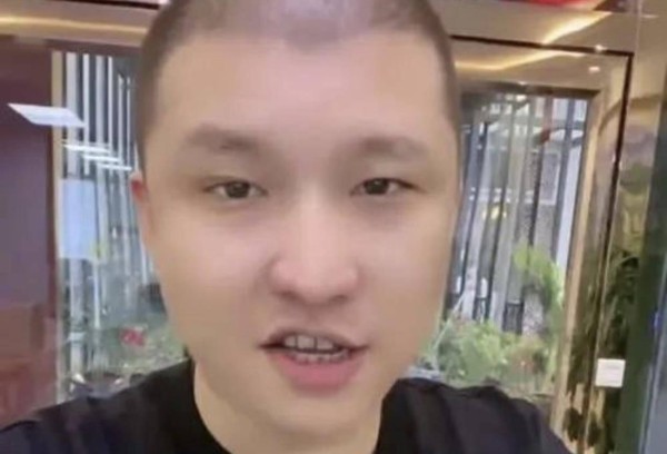 二驴方丈决裂？二驴直播力挺辛巴：我就喜欢夸辛巴！