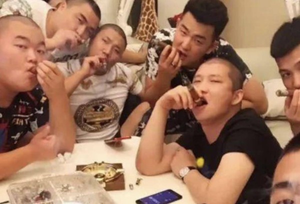 二驴方丈决裂？二驴直播力挺辛巴：我就喜欢夸辛巴！