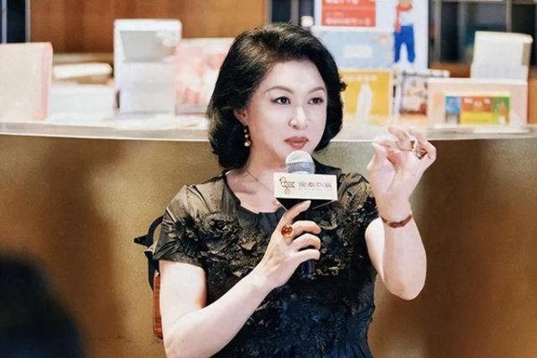 金星汉斯复婚内幕曝光！好婆婆的坚持，让这对明星夫妻重燃爱火！