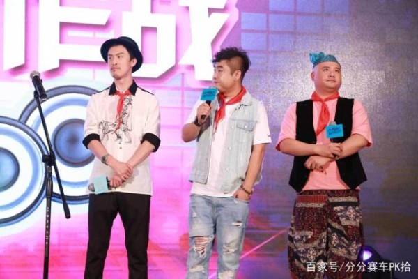 一个职业是法师的笑星演员，手搓八字胡身穿七分裤，有他必有笑点