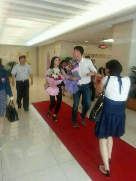 网传刘翔与女友在民政局登记结婚