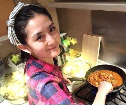 不会做饭的明星不是好厨师！除了黄磊张亮娱乐圈还有隐藏厨神！