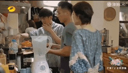 不会做饭的明星不是好厨师！除了黄磊张亮娱乐圈还有隐藏厨神！