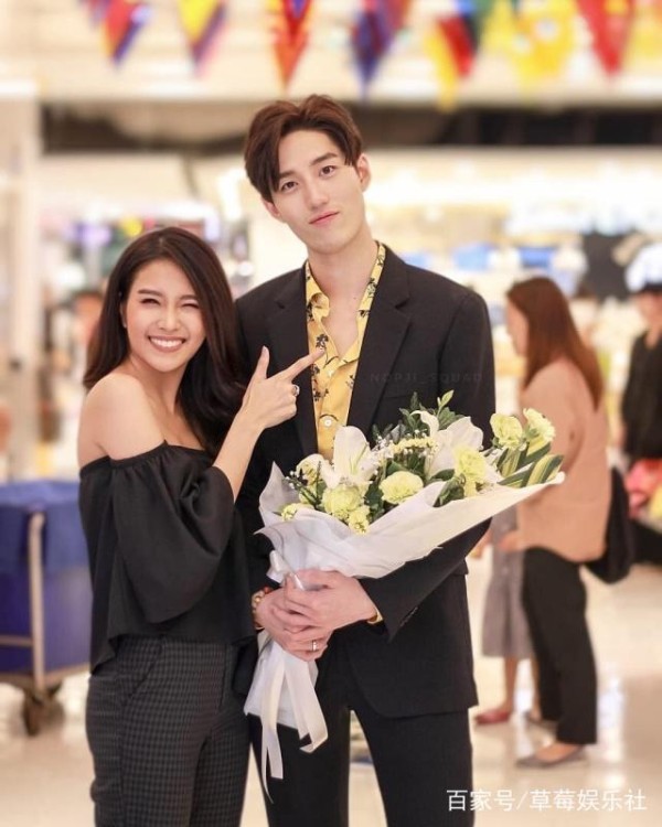 才25岁已是影帝，帅气高挑的他还深情专一，15岁和女友交往至今！