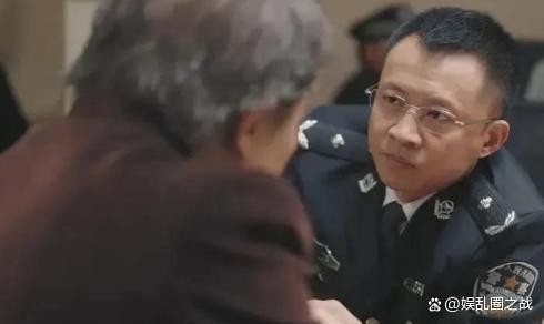 戏里戏外不一样，戏里抱美人，戏外抱自己，唐曾为了事业放弃爱情
