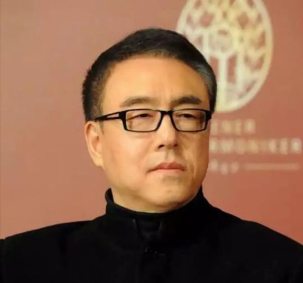 她因意外瘫痪，张艺谋去医院看望并道歉，郎昆撇清关系:别想多了