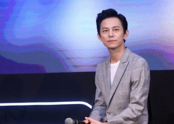 被央视批评，无一好友声援，何炅到底得罪了谁？