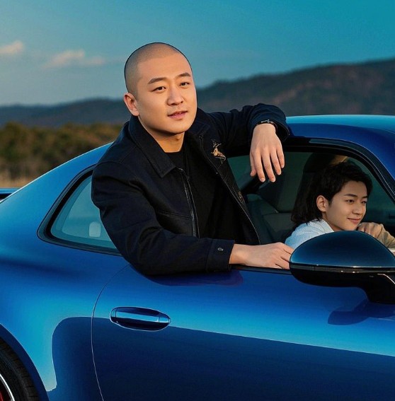 男明星包贝尔开保时捷豪车，生活幸福，你怎么看？