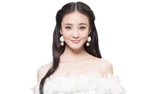 连登3年春晚，婚姻被小三插足，遭家暴2次堕胎，如今坚强的活着