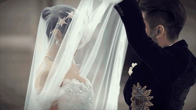 明星婚礼蛋糕打分：刘诗诗80分，唐嫣95分，而她给300分都嫌少