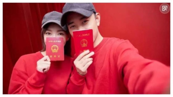 明星婚礼蛋糕打分：刘诗诗80分，唐嫣95分，而她给300分都嫌少