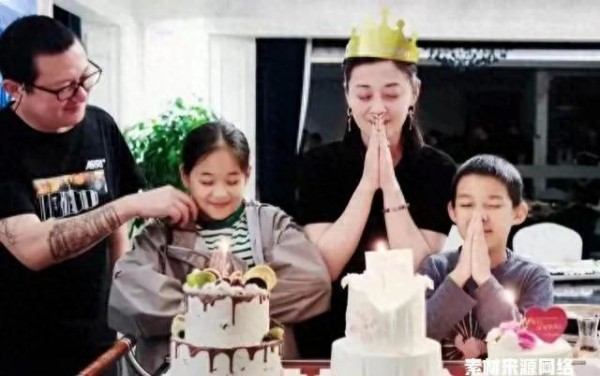 50岁梅婷南京庆生现场，老公大花臂超吸睛，女儿简直是她的翻版！