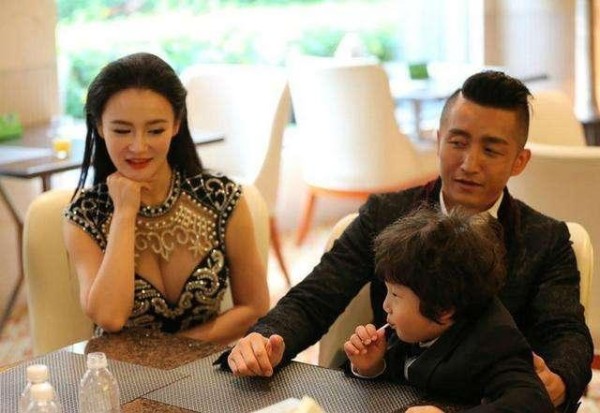邹市明眼伤却不被网友同情, 老婆冉莹颖作出天际!