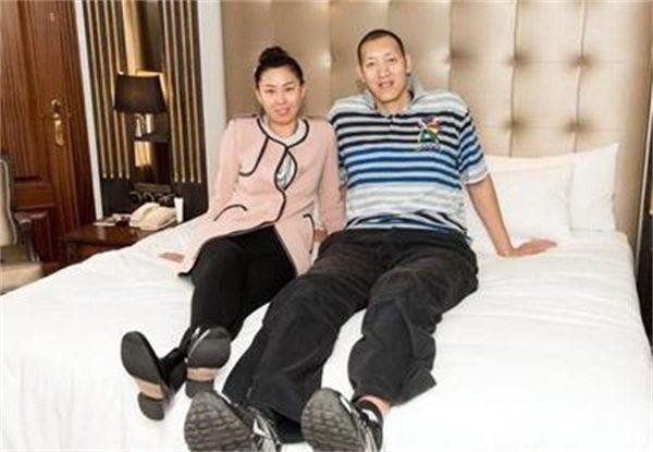 比姚明还高 第一巨人孙明明被妻子嫌弃：太大只，生活不方便！