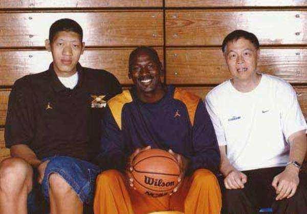 比姚明还高 第一巨人孙明明被妻子嫌弃：太大只，生活不方便！