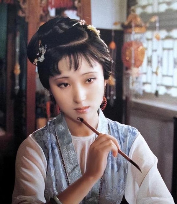 托好友帮忙联系前夫，电话接通后，两人还未开口就泣不成声