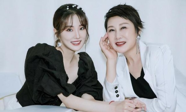 张凯丽谈家庭：二婚生活与女儿感情冷淡