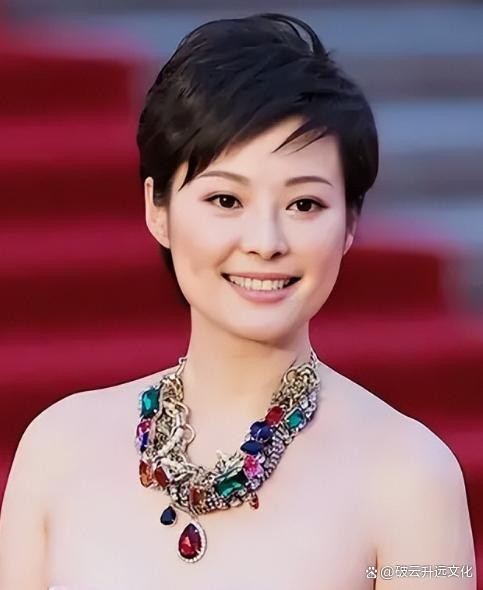 于冬对她很迷恋，袁立当年完全有机会当上博纳老板娘！