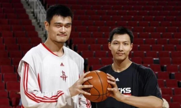 姚明8次全明星赛都是靠人气堆起来的？看看他最好的阵容就知道了