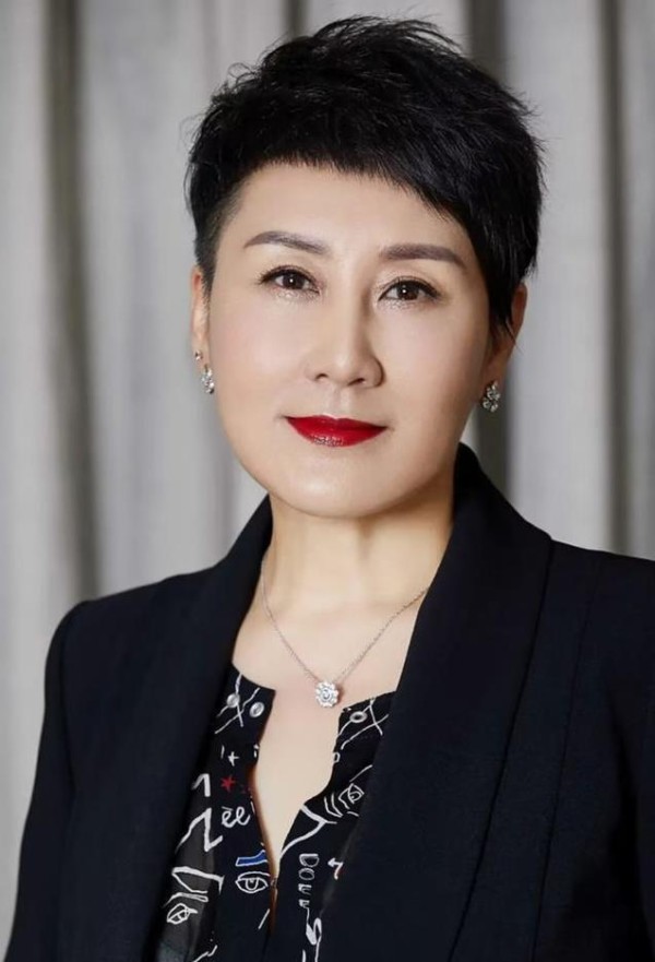 “国民媳妇”张凯丽婚后28年，婆媳关系如母女，家庭与事业两不误