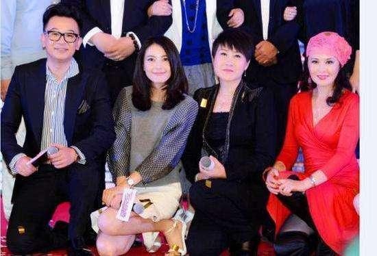 张凯丽全家近照，28岁一炮而红，嫁富商老公，20岁女儿貌美如花