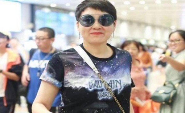 人生赢家张凯丽全家照，丈夫是富豪，如今女儿也名声大噪