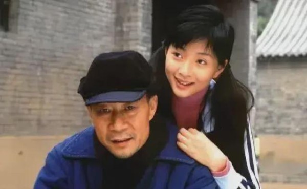 殷桃：和沈腾谈过恋爱，离过婚，45岁还单身的她，现在怎么样了？