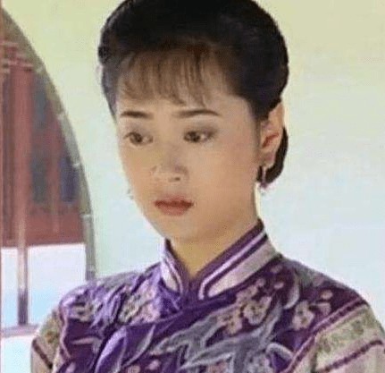她曾红过徐静蕾，当红时却下嫁无名演员，今44岁活成美少女