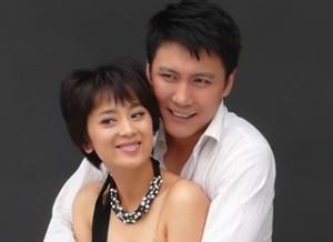 老公是跑龙套的演员，为他生下一儿子，现40岁仍如少女一般