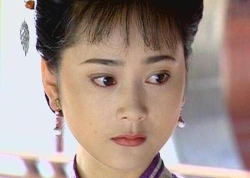 老公是跑龙套的演员，为他生下一儿子，现40岁仍如少女一般